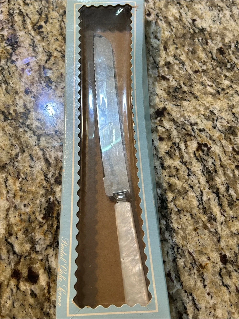 Vintage Cake Cutting Knife Pearlescent Handle Cake Server - White